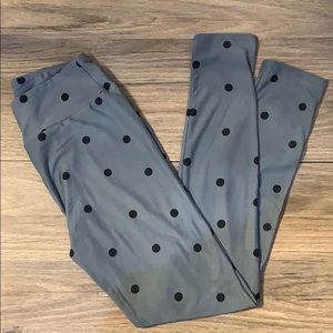 ✨{NEW} LuLaRoe Grey w/ Black Polka Dots Leggings✨